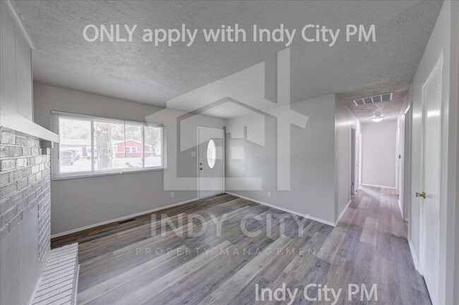 Foto del edificio - 7838 Ridgewood Dr