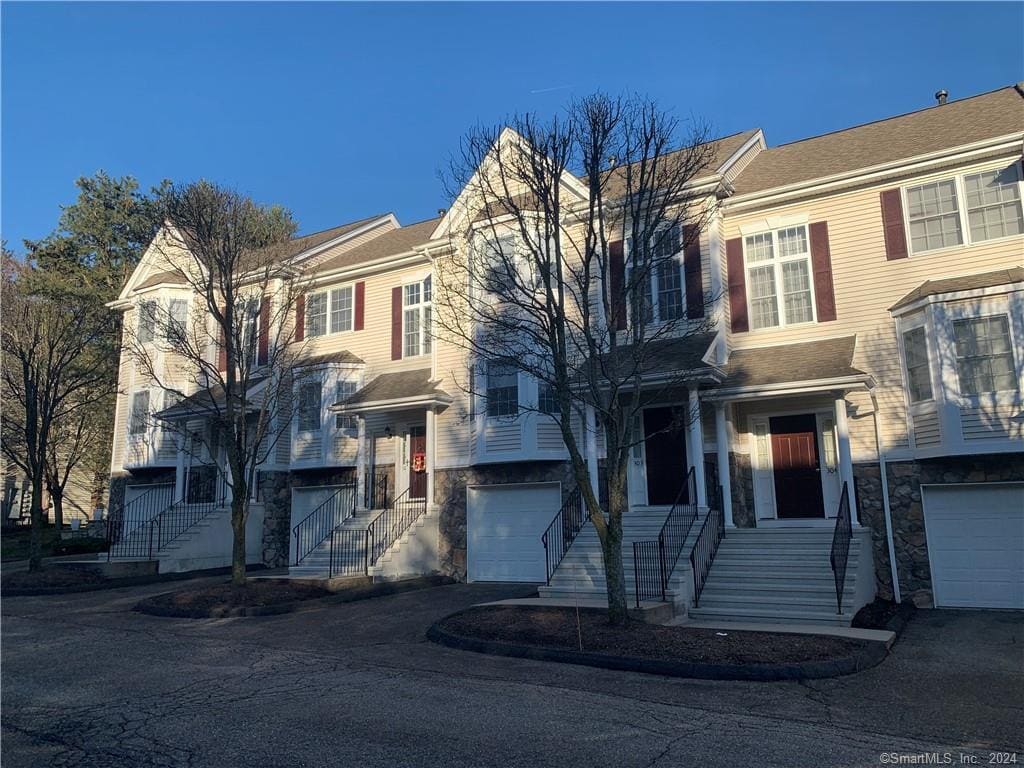 303 Larson Dr Unit 303, Danbury, CT 06810 Condo for Rent in Danbury, CT