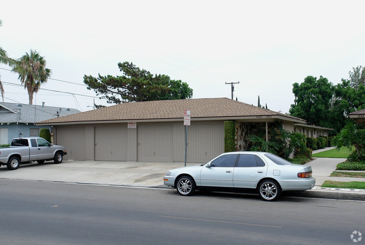 Primary Photo - 1840 E Palmyra Ave