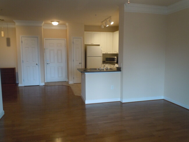 Foto del edificio - RENOVATED  CONDO IN ROCKVILLE