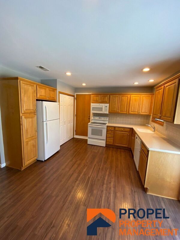 Building Photo - 243 Randall Dr