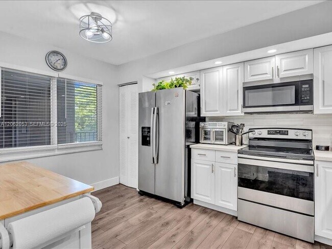 Foto del edificio - 12500 SW 5th Ct