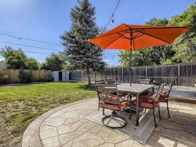 Foto del edificio - 2450 Poplar St