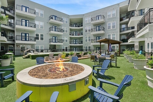 Building Photo - Arrive West End