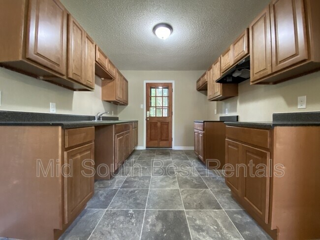 Foto del edificio - 7525 Twin Oaks Rd