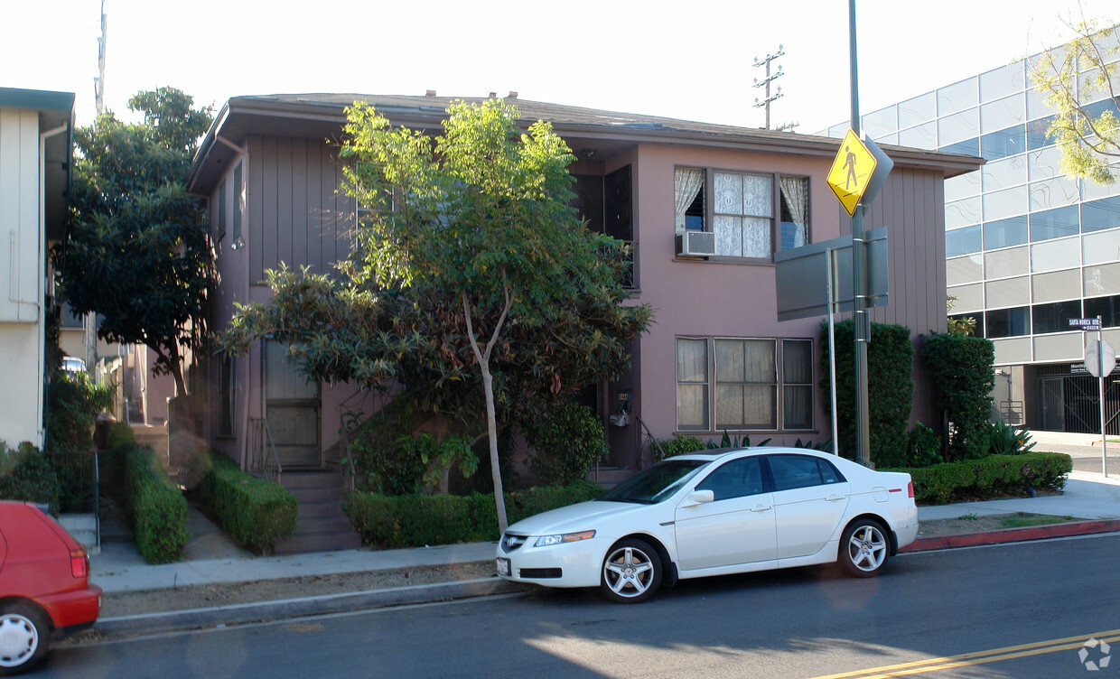 Building Photo - 10464 Santa Monica Blvd