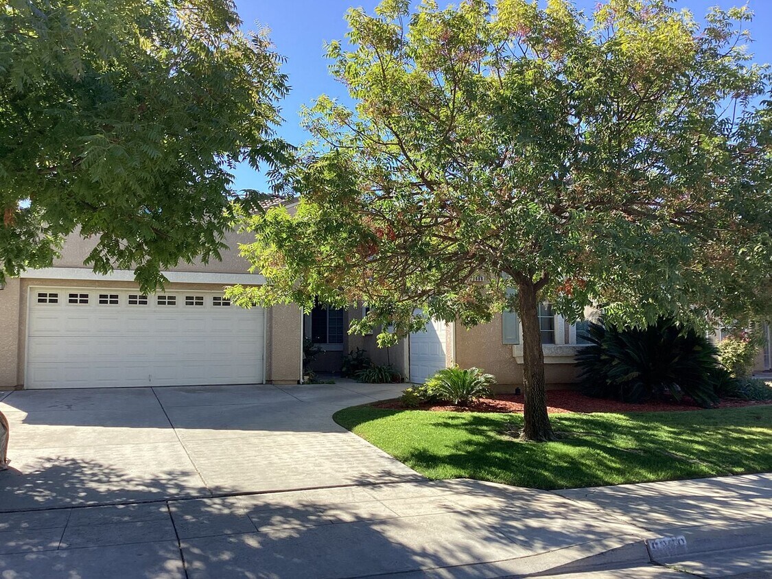 Primary Photo - 5686 E Lorena Ave