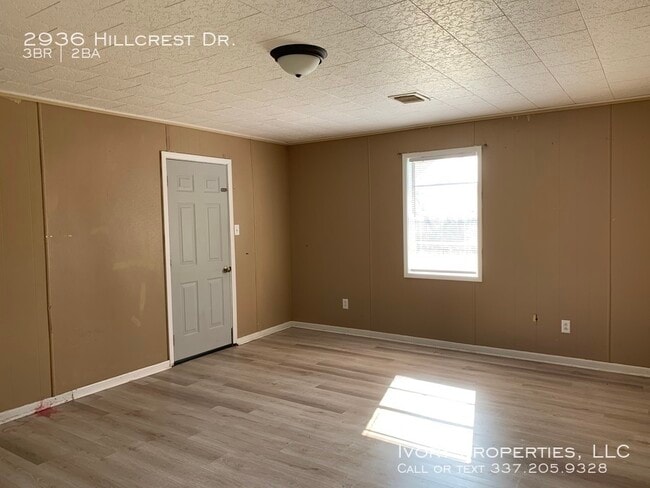 Building Photo - 2936 Hillcrest Dr.