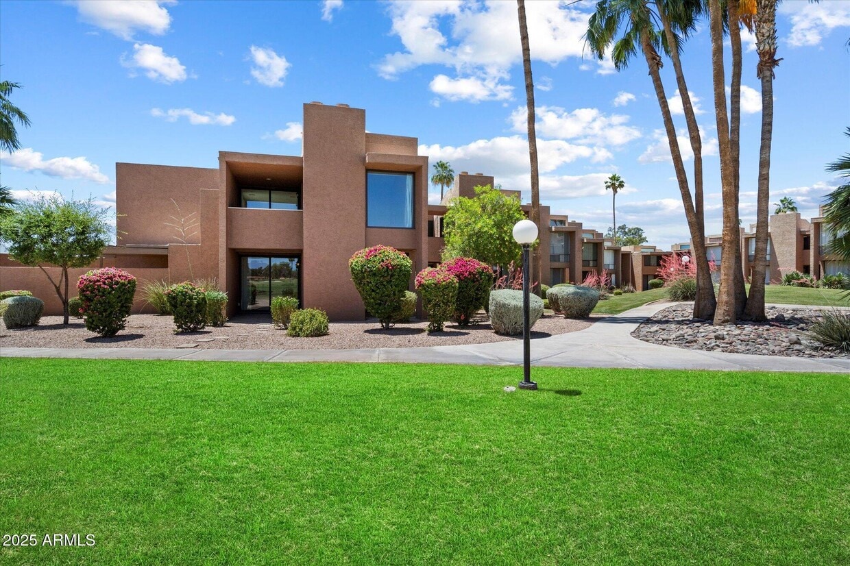 Primary Photo - 7401 N Scottsdale Rd