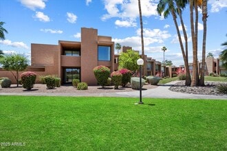 Building Photo - 7401 N Scottsdale Rd