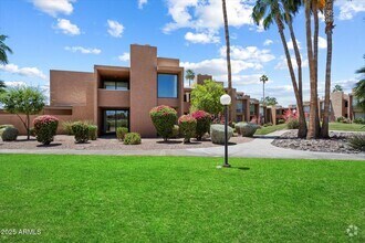 Building Photo - 7401 N Scottsdale Rd