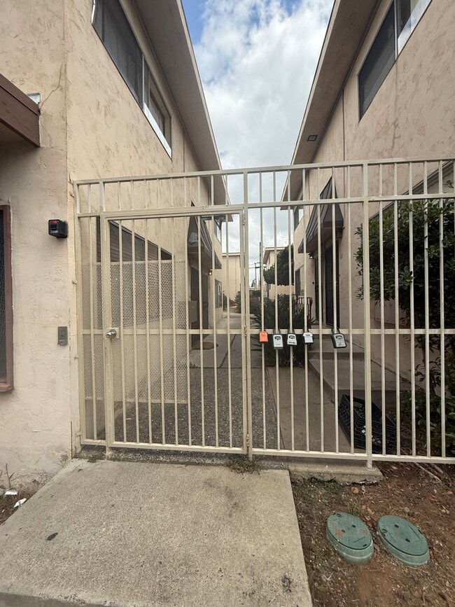 Foto del edificio - 4530 Vandever Ave