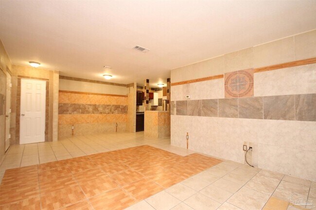 Foto del edificio - 130 E 9 Mile Rd