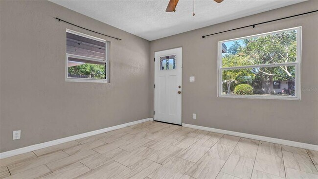 Foto del edificio - 4529 73rd St N