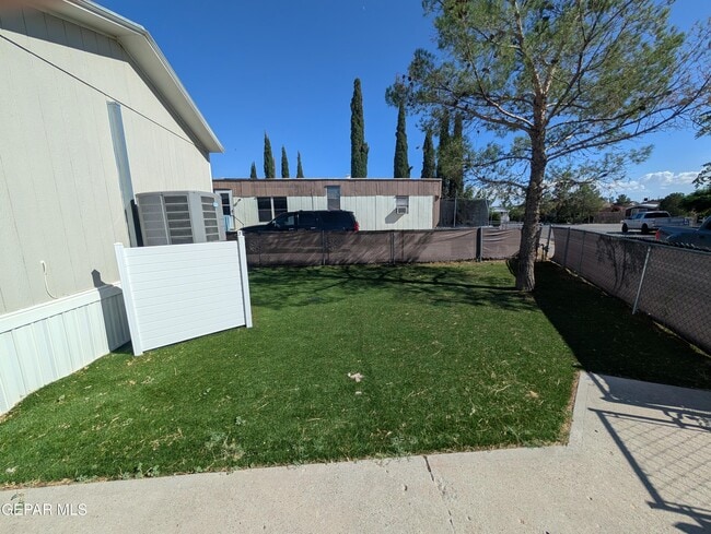 Building Photo - 1052 Macadamia Cir