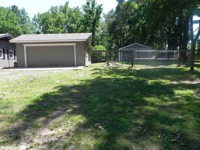 Building Photo - 815 Mt Carmel Rd