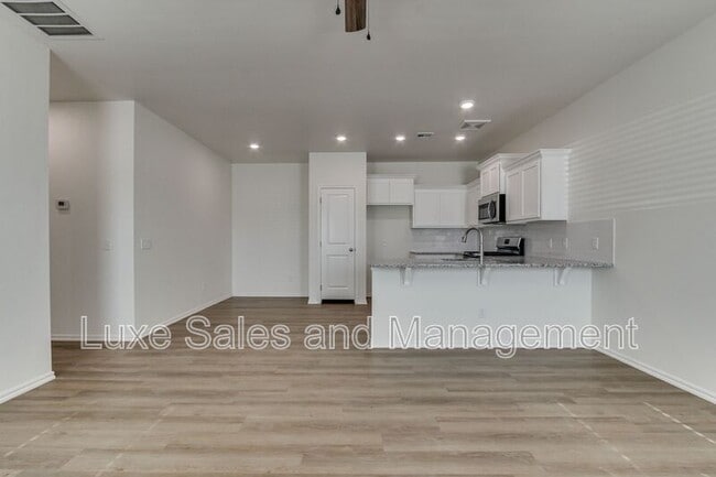 Building Photo - 11611 Mackenzie Wy