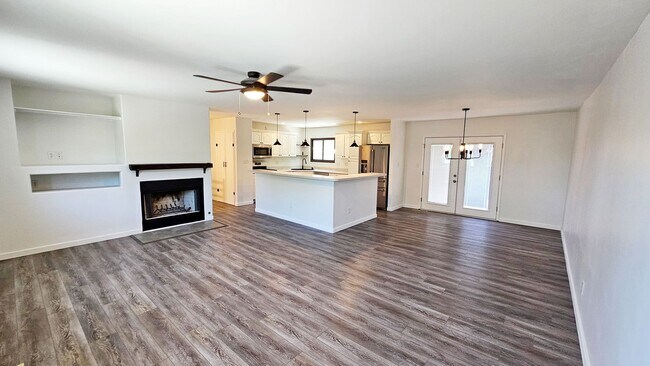 Foto del edificio - Beautiful 3 Bed, 2 Bath with a Bonus Room and Large Yard!
