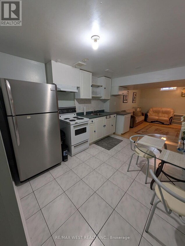 Primary Photo - 14 Thornway Ave