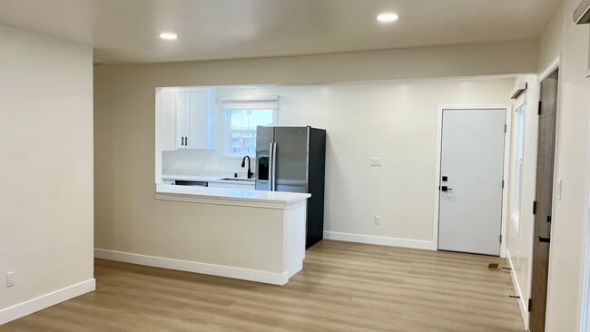 Building Photo - 2215 Amethyst Dr