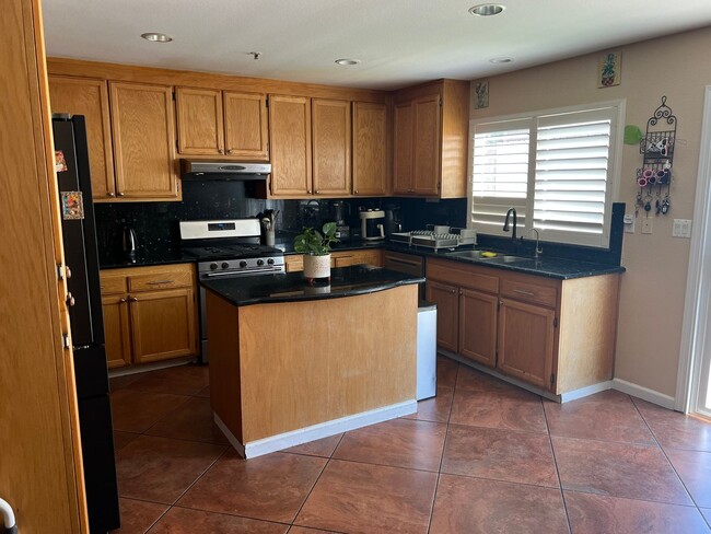 Building Photo - Spacious Home for Rent