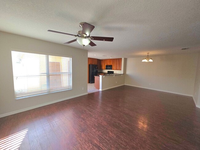 Foto del edificio - Avalon Park corner end Townhome featuring 3 bedrooms, 2.5 baths, plus office, and 2 car garage.