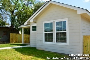 Building Photo - 812 Uvalde St