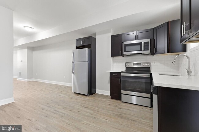 Foto del edificio - Newly Remodeled Three-Bedroom Townhome