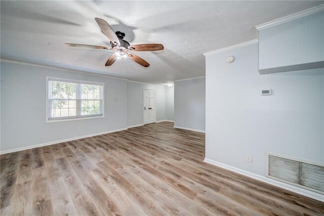 Foto del edificio - 280 Winding River Dr