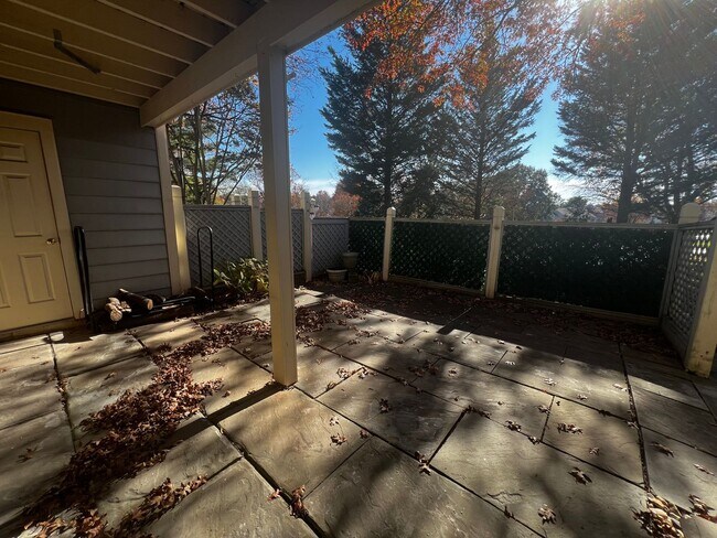 Building Photo - Lovely 2 BR/2 BA Condo in Germantown!