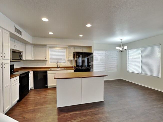 Foto del edificio - 12473 W Montebello Ave