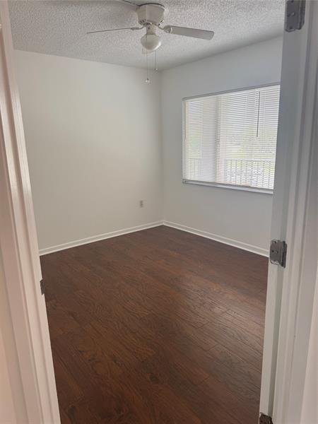 Foto del edificio - 950 SW 138th Ave