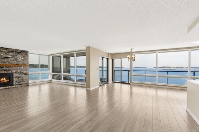 Foto del edificio - 2 Bedroom 2 Bath Top Floor Corner Unit  wi...