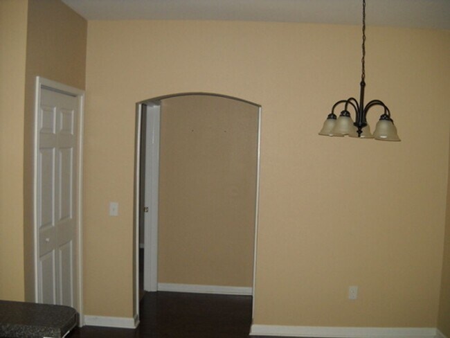 Foto del edificio - 1 Bedroom/1 Bathroom Available in July!