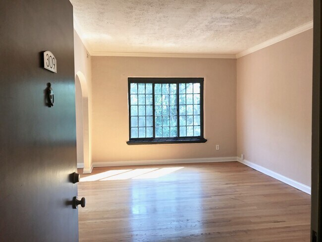 Foto del edificio - 5347 N College Ave