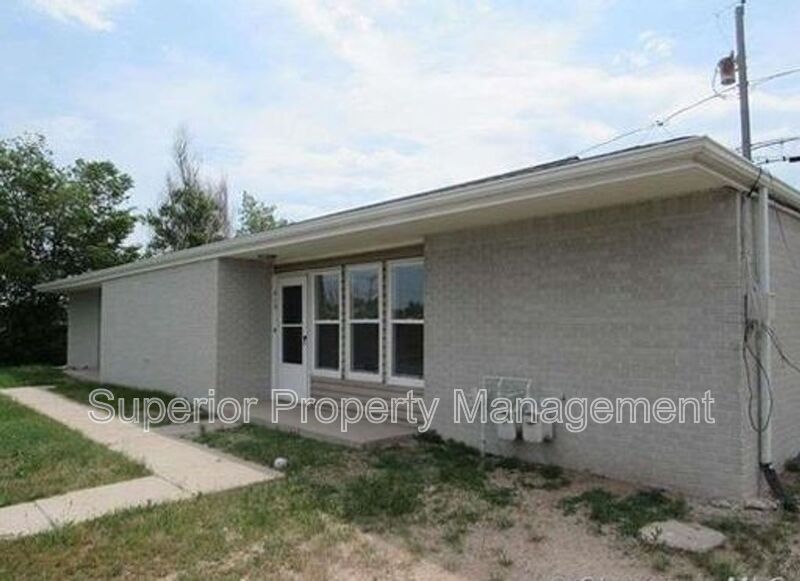 Primary Photo - 520 Thomes Ave
