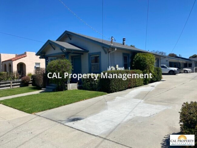 Building Photo - Two bedroom one bath house in South Salinas!
