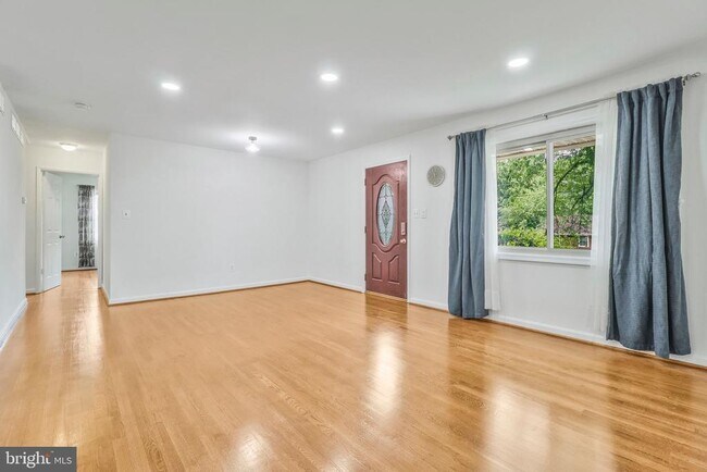 Foto del edificio - 6214 Crestwood Dr