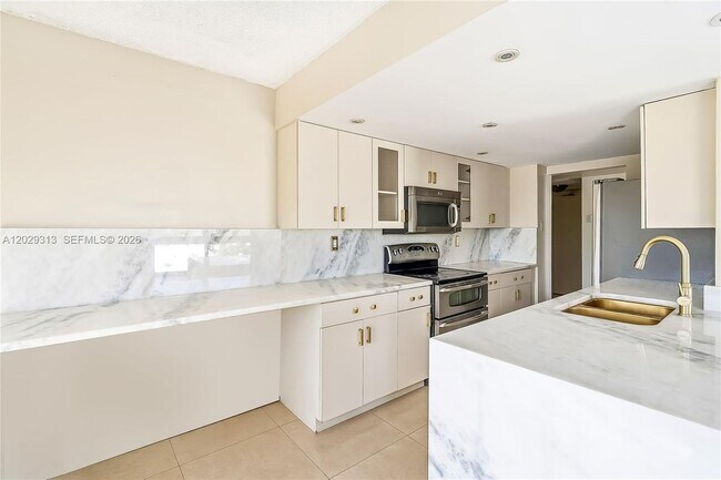 Foto del edificio - 3031 N Ocean Blvd