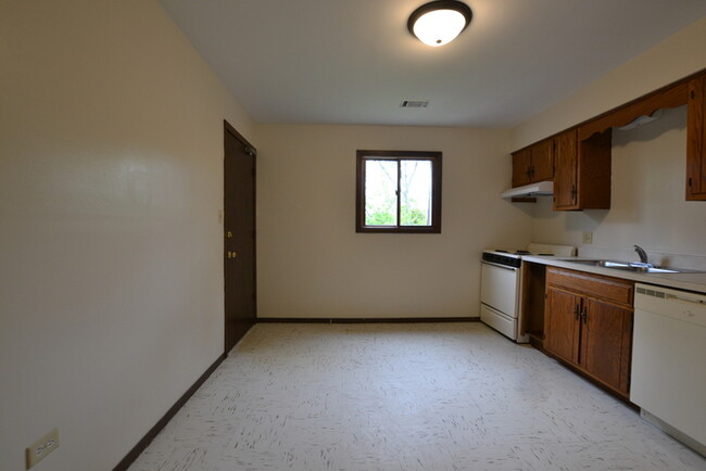 Building Photo - 2 Bedroom Condo in Lockport