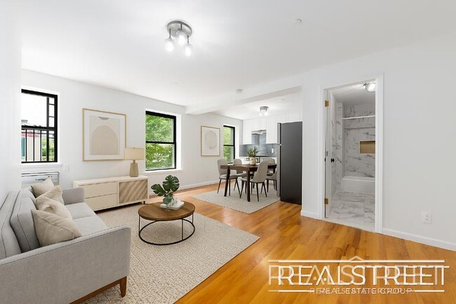 Building Photo - Spacious 2 Bedroom in Williamsburg!