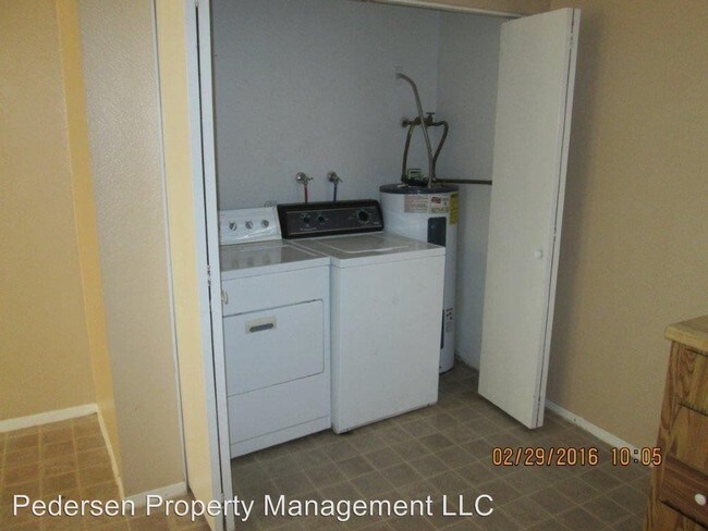 Building Photo - 2125 S Apache Dr