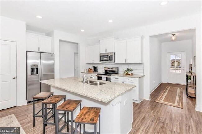 Building Photo - 1581 Tolstoy Ln