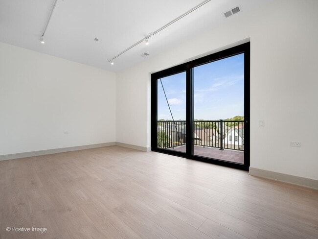 Foto del edificio - 3202 N Racine Ave