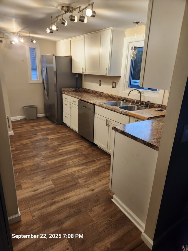 Kitchen - 2855 Mann Rd