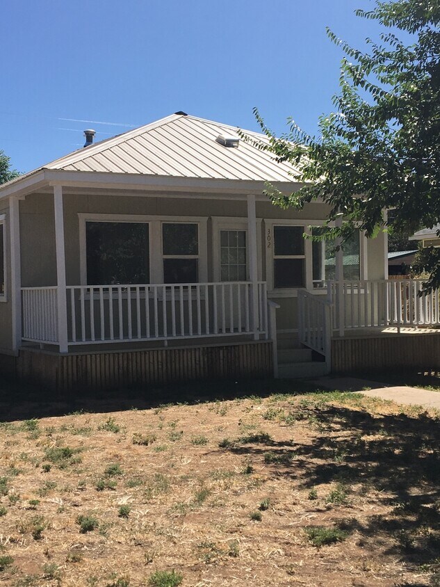 Primary Photo - Adorable house includes utilities