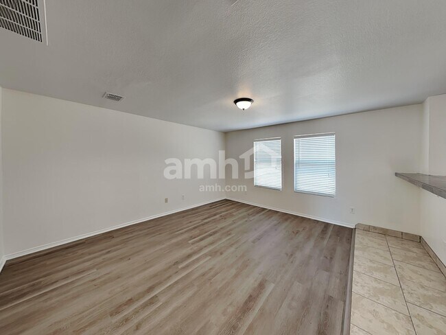 Foto del edificio - 4916 Water Ridge Ln