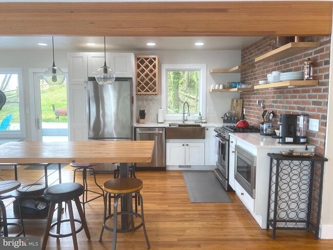 Foto del edificio - 3550 Bay View Dr