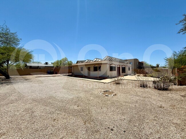 Foto del edificio - 1303 N Walnut Blvd