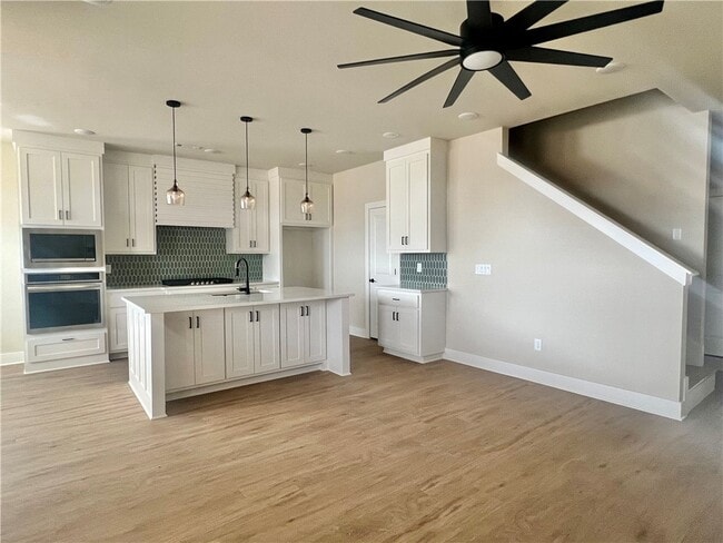 Building Photo - 970 Moksha St